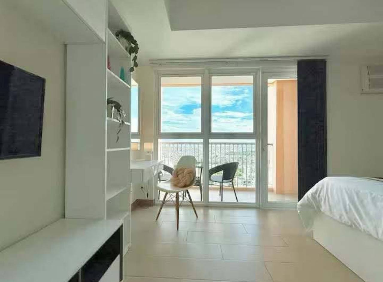 Apartment For Sale in McKinley Hill