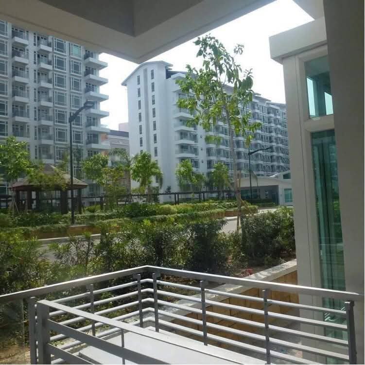 PARKSIDE VILLAS RESIDENCE