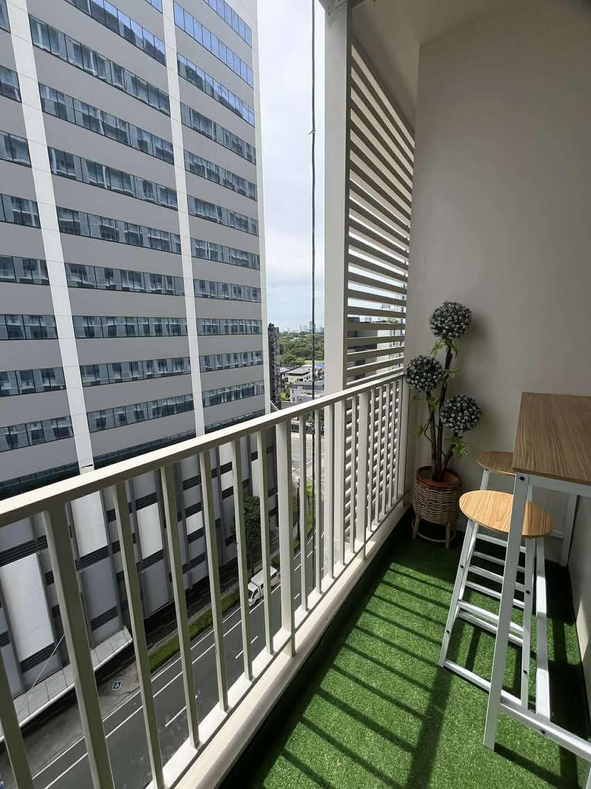 Condo For Rent in McKinley Hill