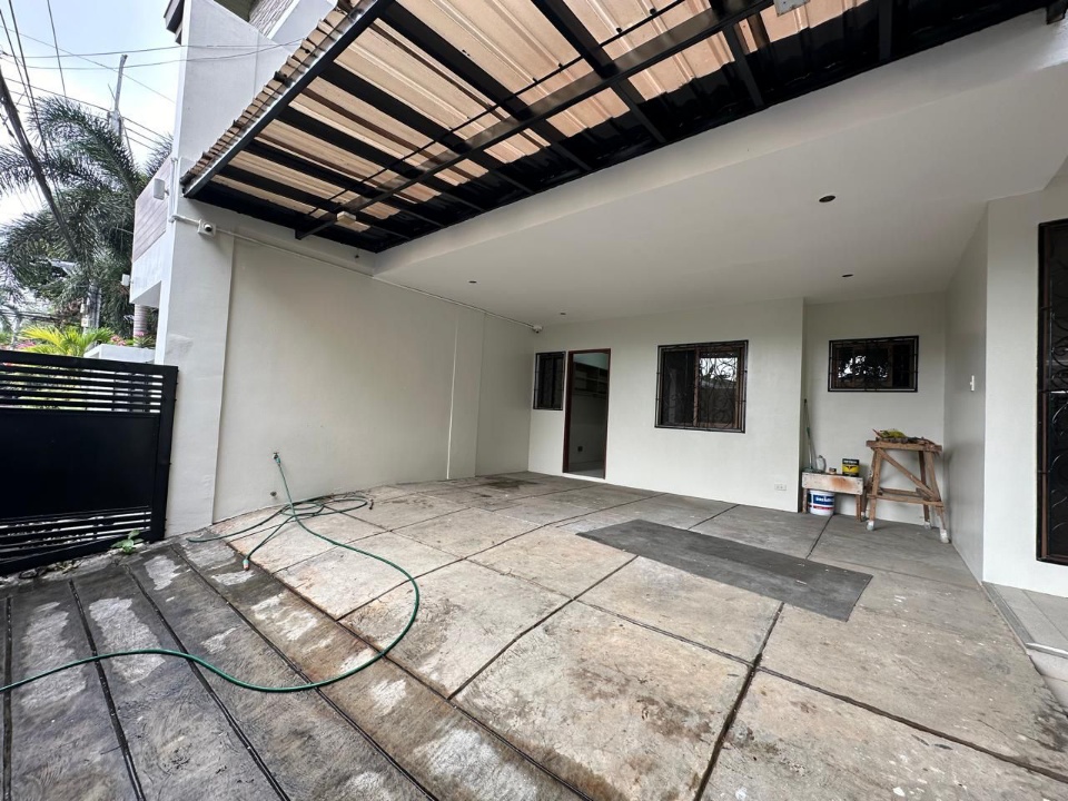 Villa For Rent in Merville