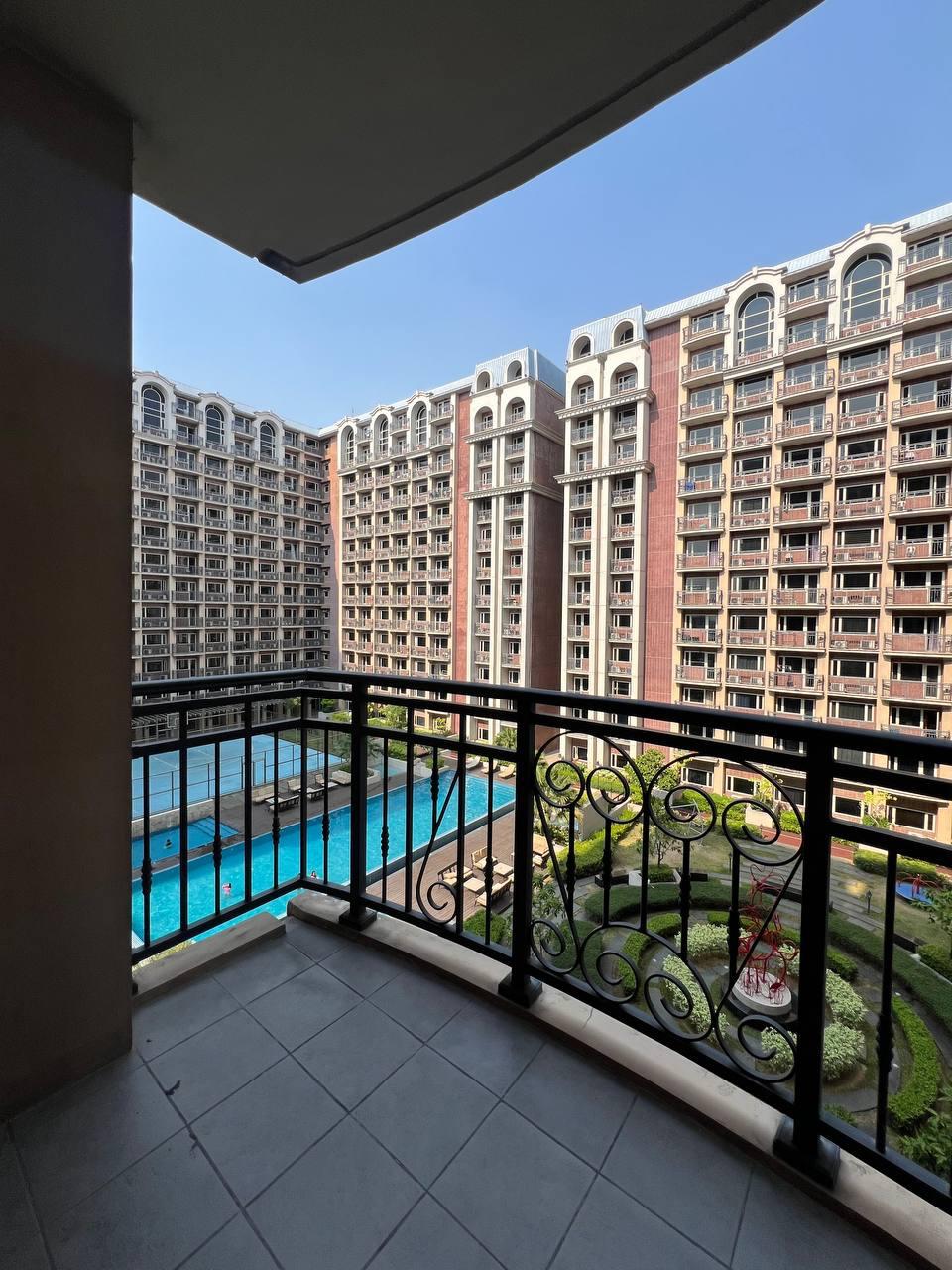 Monarch Parksuites