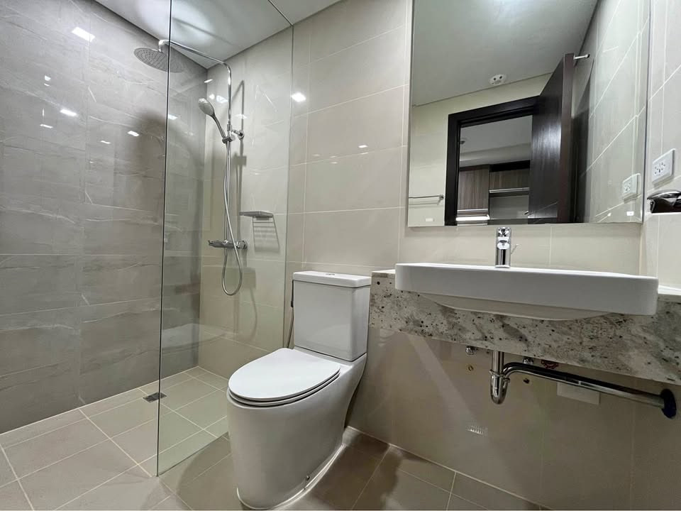 Condo For Rent in McKinley Hill