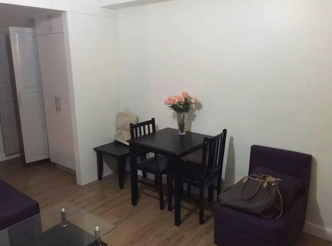Apartment For Rent in Legazpi Village