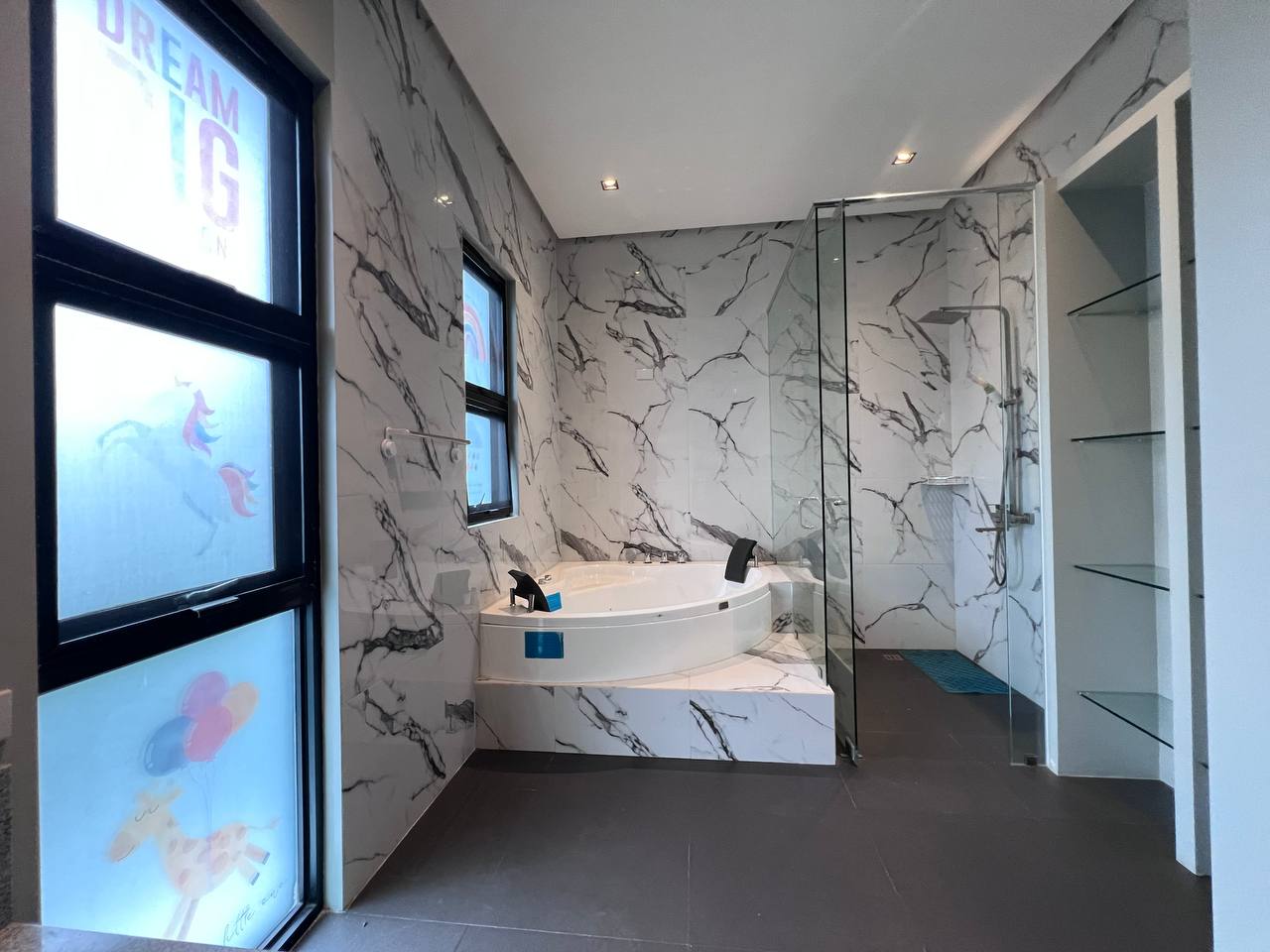 ANAHAW ST AYALA ALABANG VILLAGE