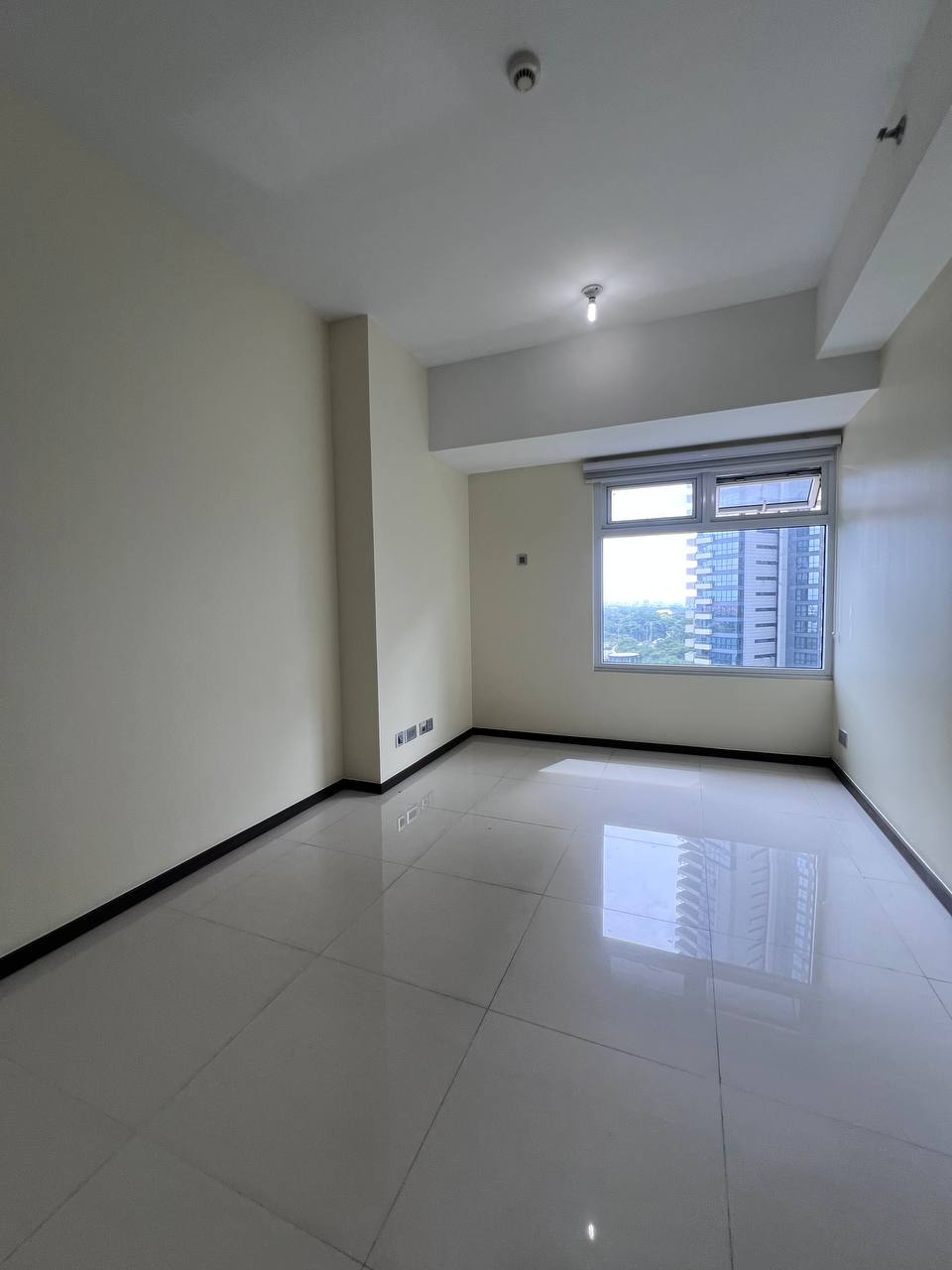Apartment For Sale in Bonifacio Global City