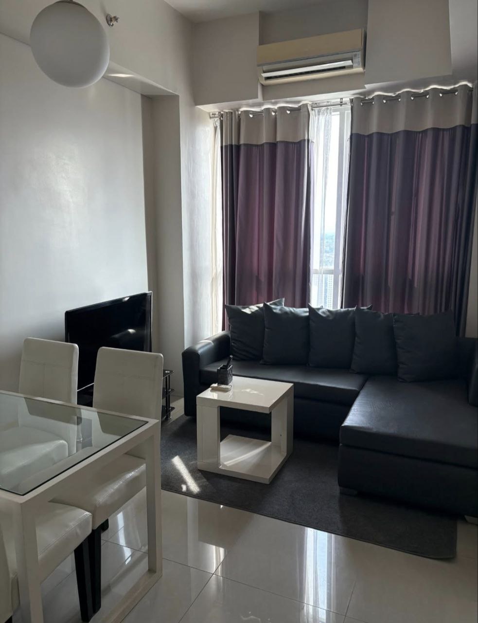 Apartment For Sale in Legazpi Village