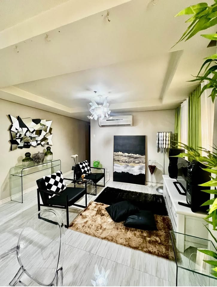 Condo For Rent in McKinley Hill