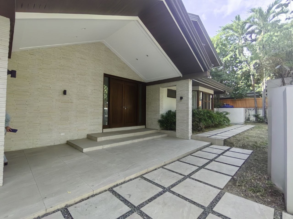 Villa For Rent in Urdaneta