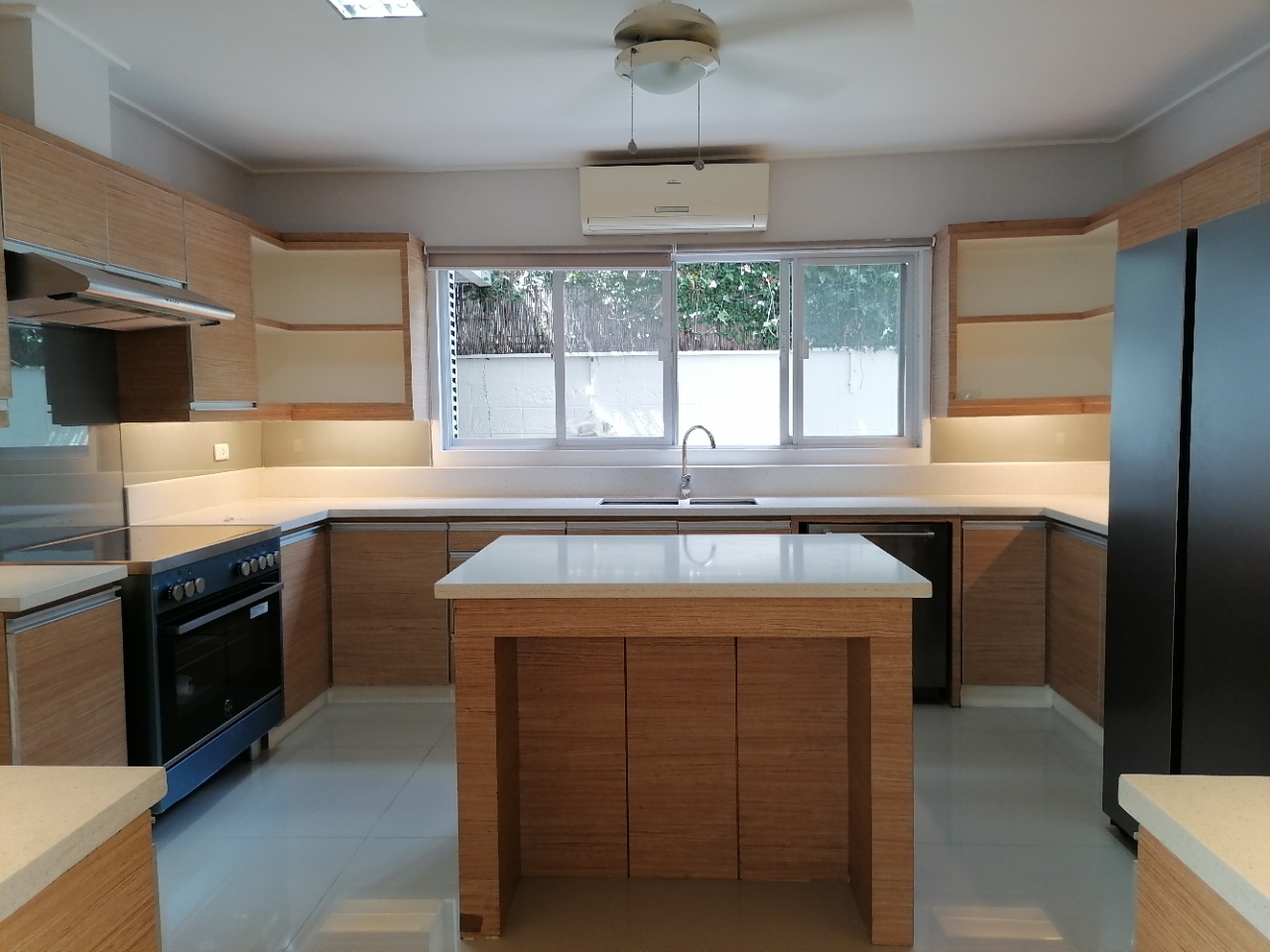 Villa For Rent in Dasmariñas