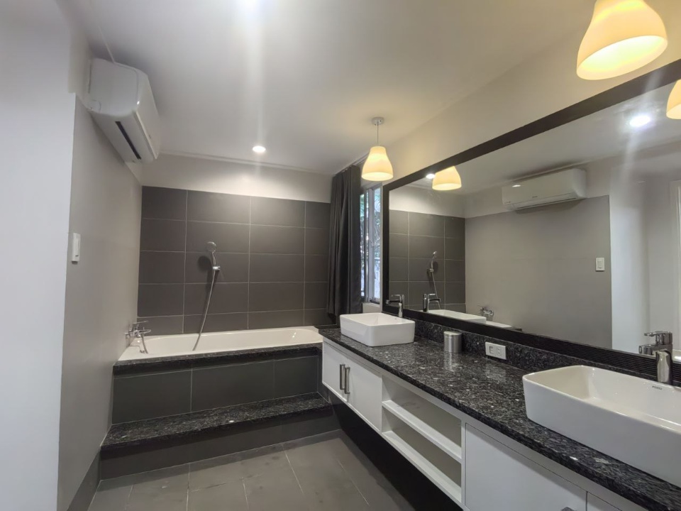 Villa For Rent in Urdaneta