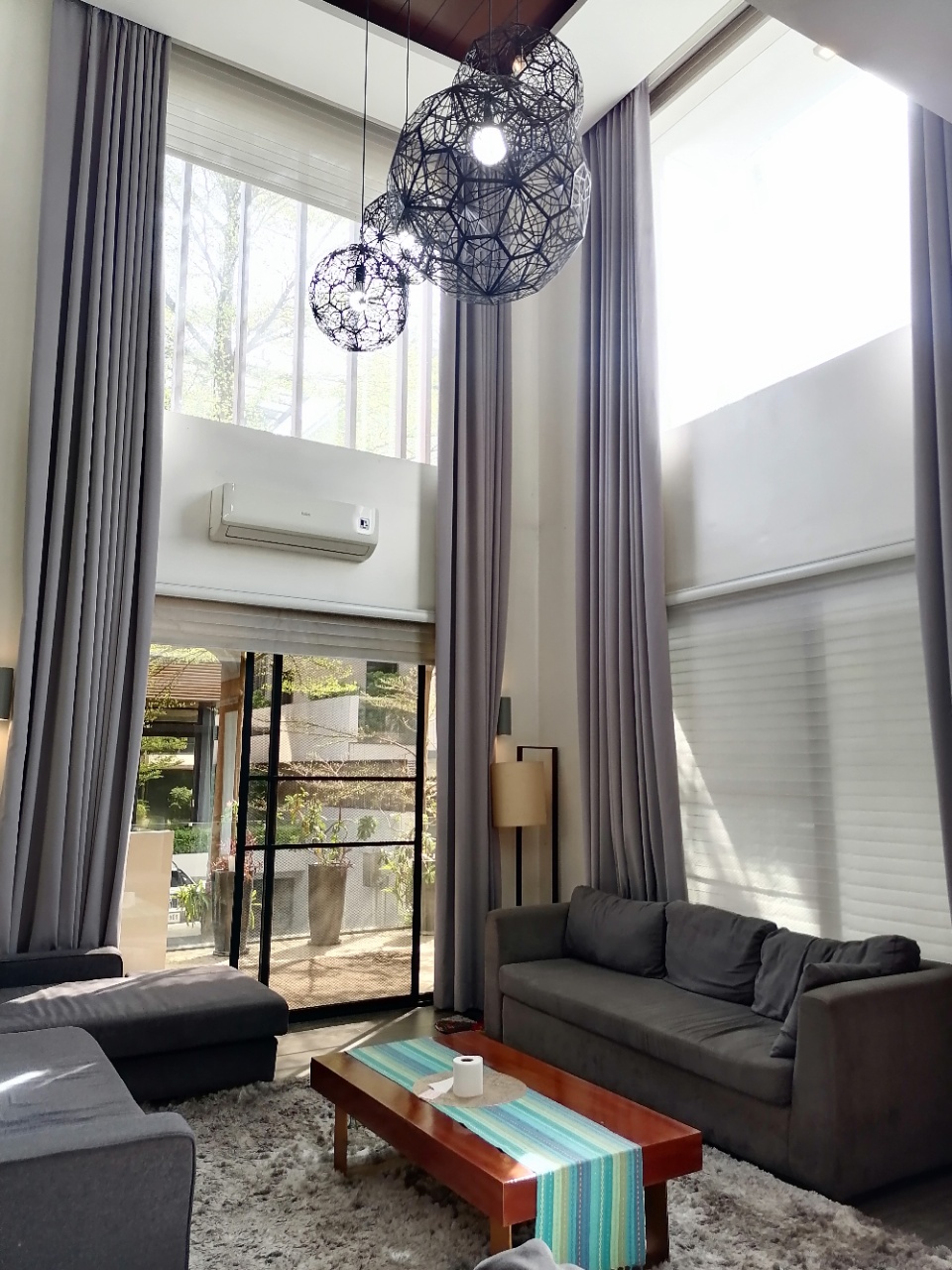 Villa For Rent in McKinley Hill