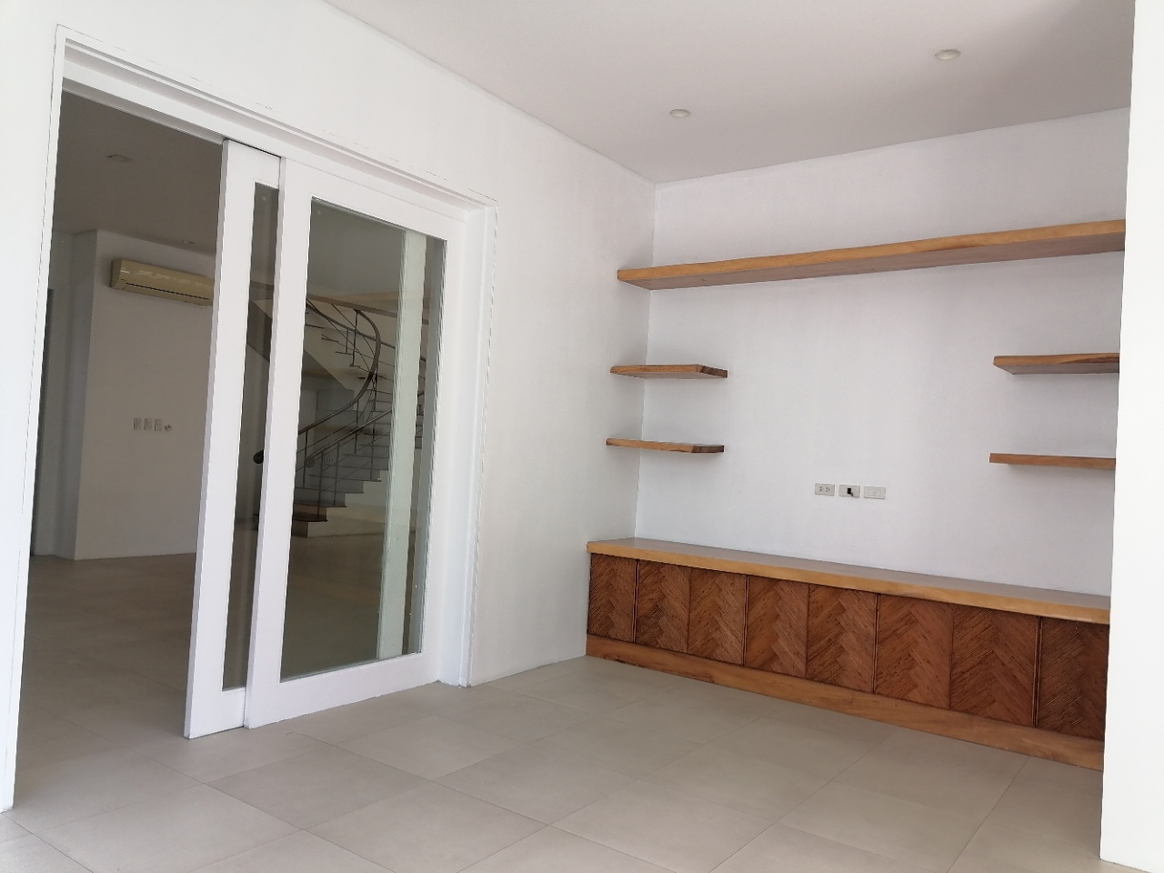 Villa For Rent in Dasmariñas