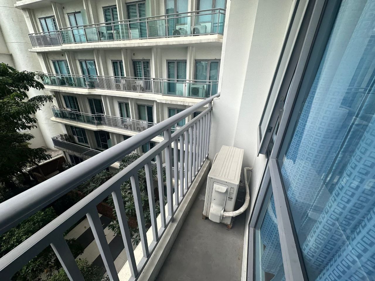 Acqua Private Residences	L