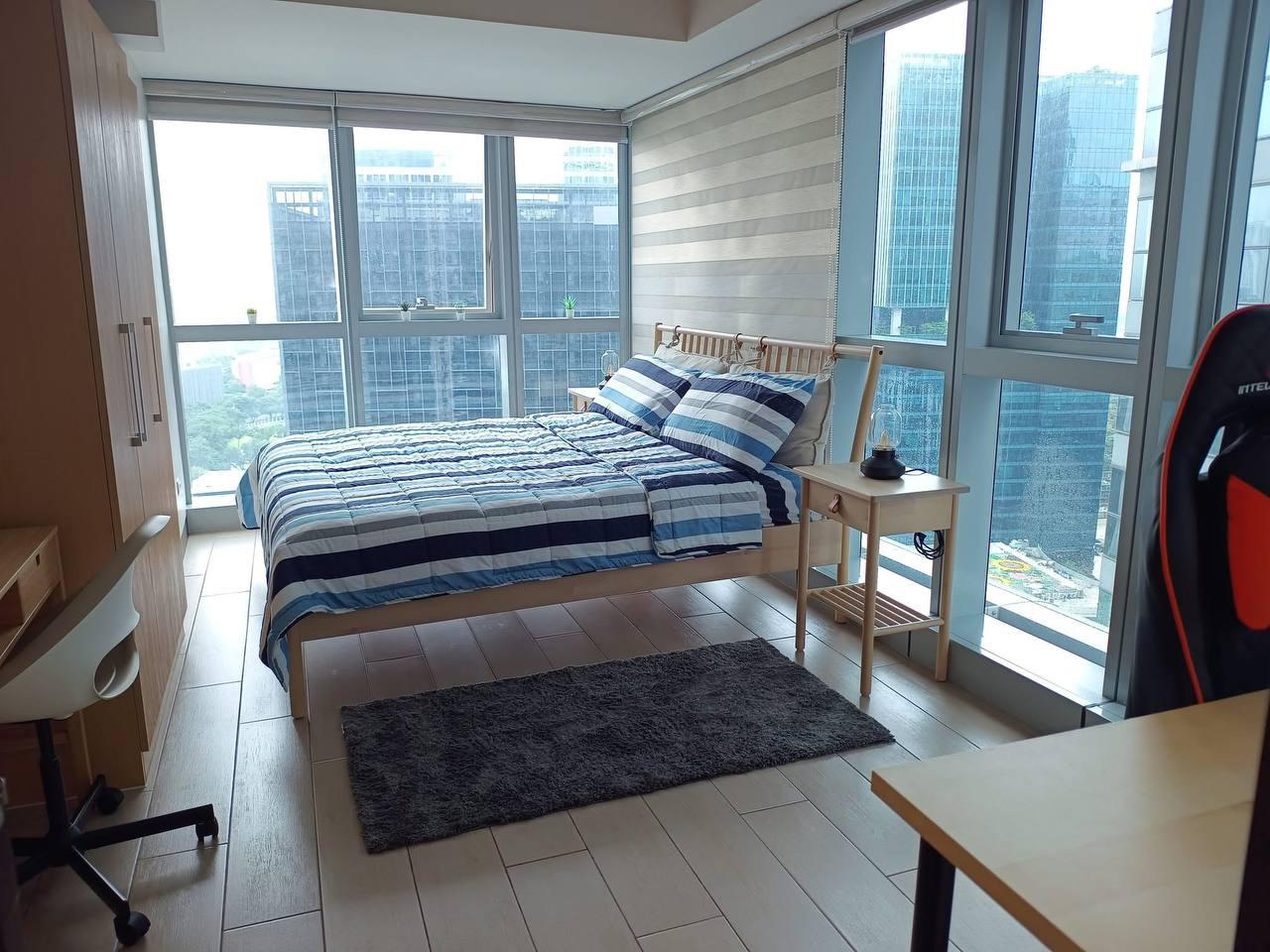 UPTOWN PARKSUITES