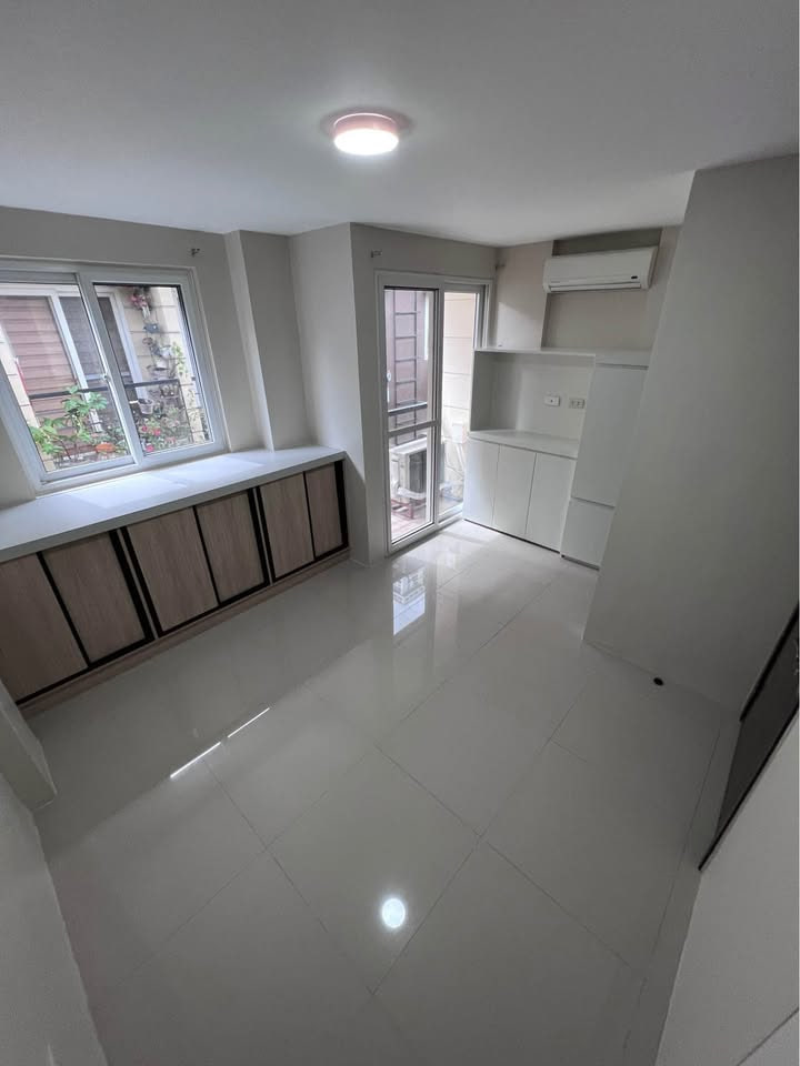 Apartment For Rent in Barangka Ilaya