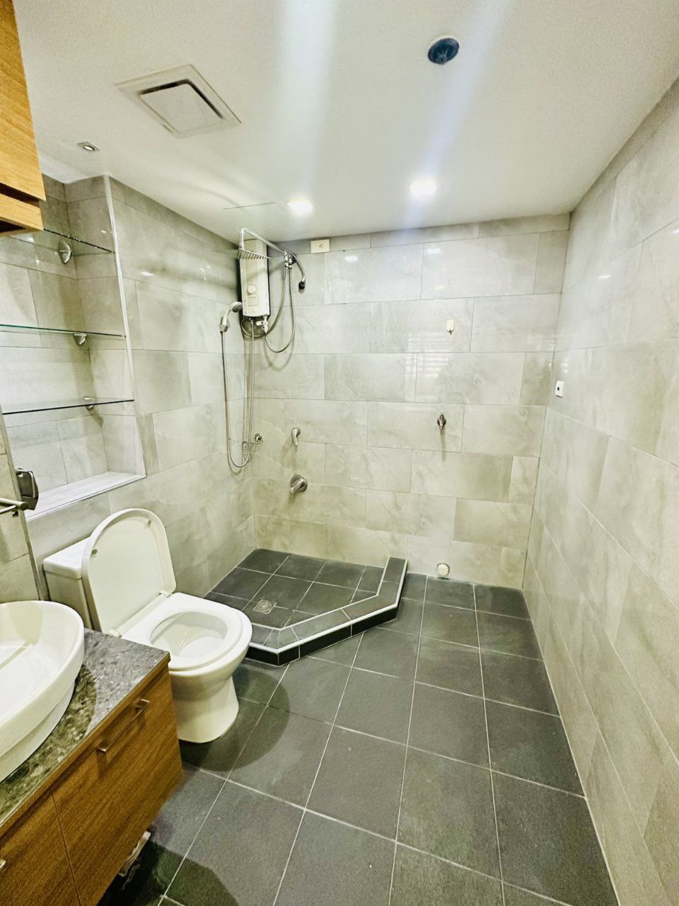 Condo For Rent in Bonifacio Global City
