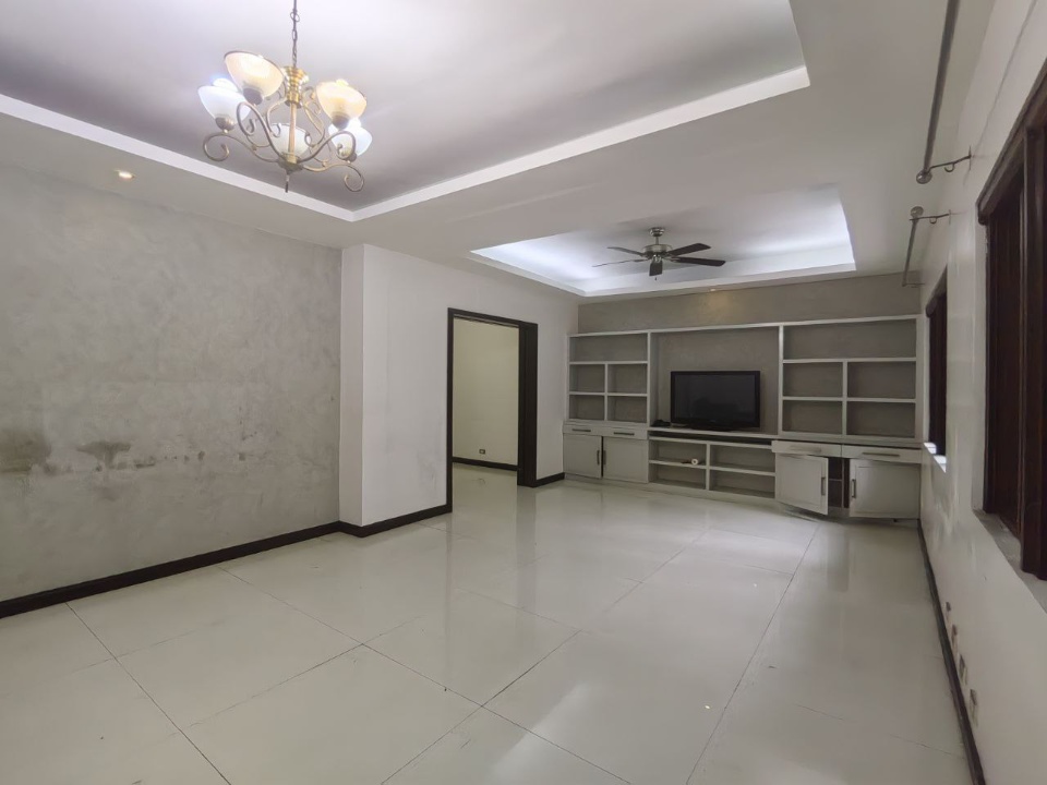 Apartment For Rent in F.B Harisson