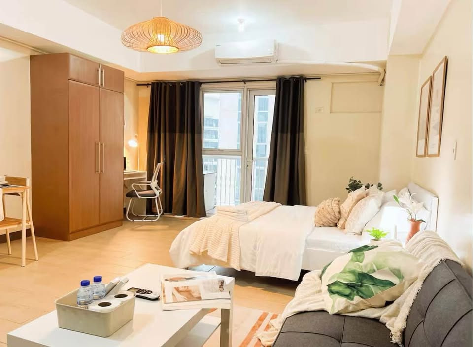 Apartment For Sale in McKinley Hill