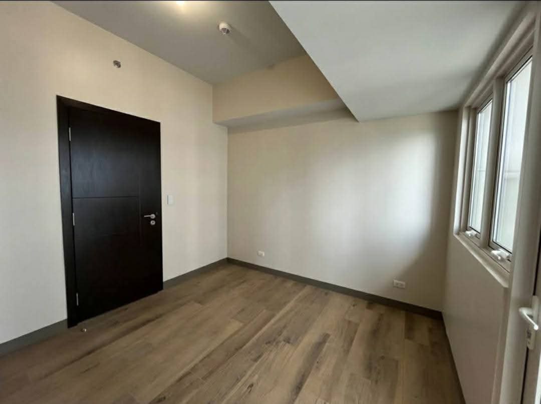 Apartment For Rent in McKinley Hill