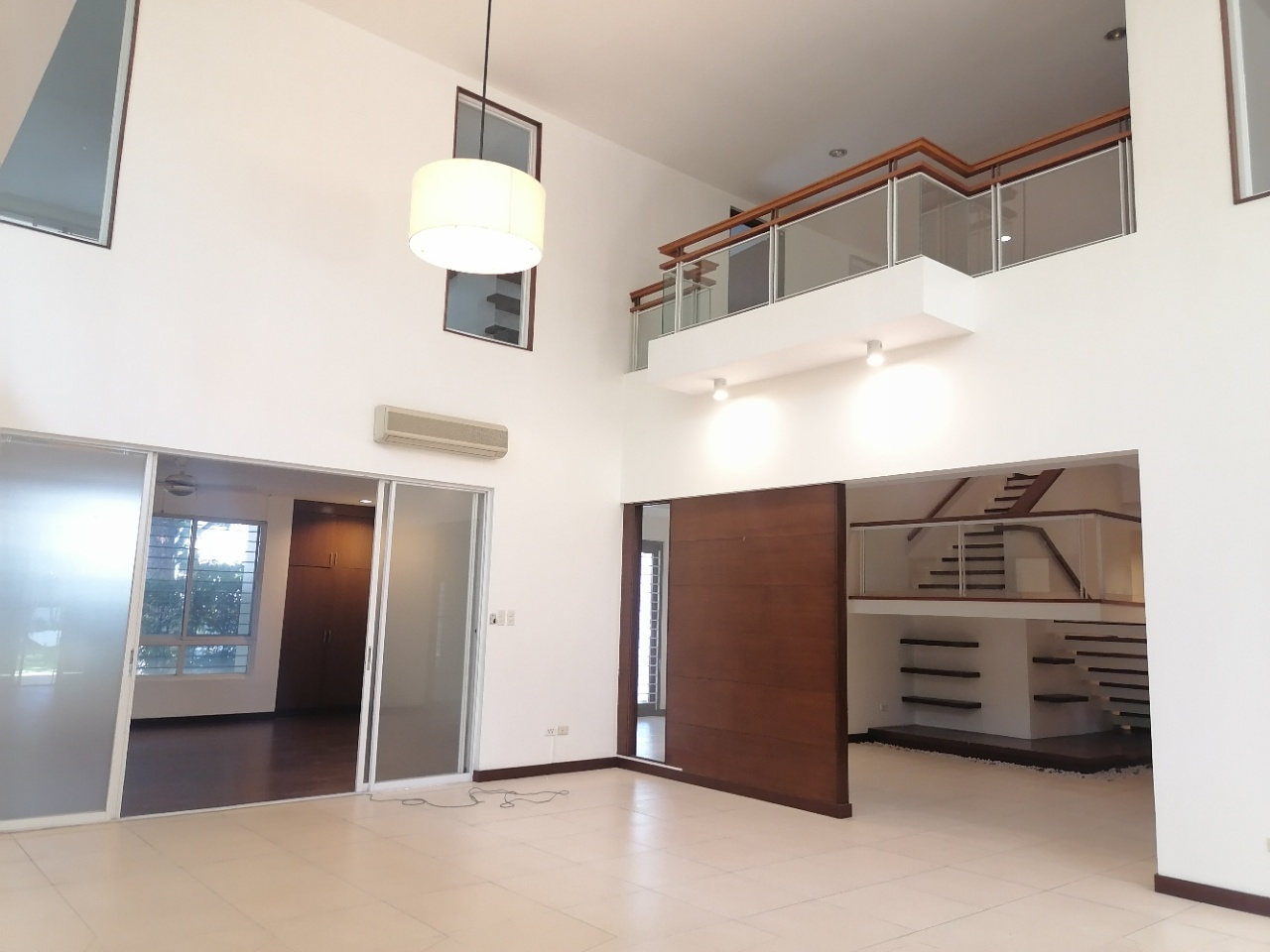 Villa For Rent in Urdaneta