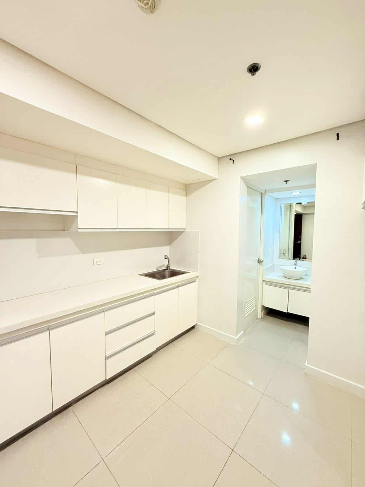 Condo For Rent in Tambo