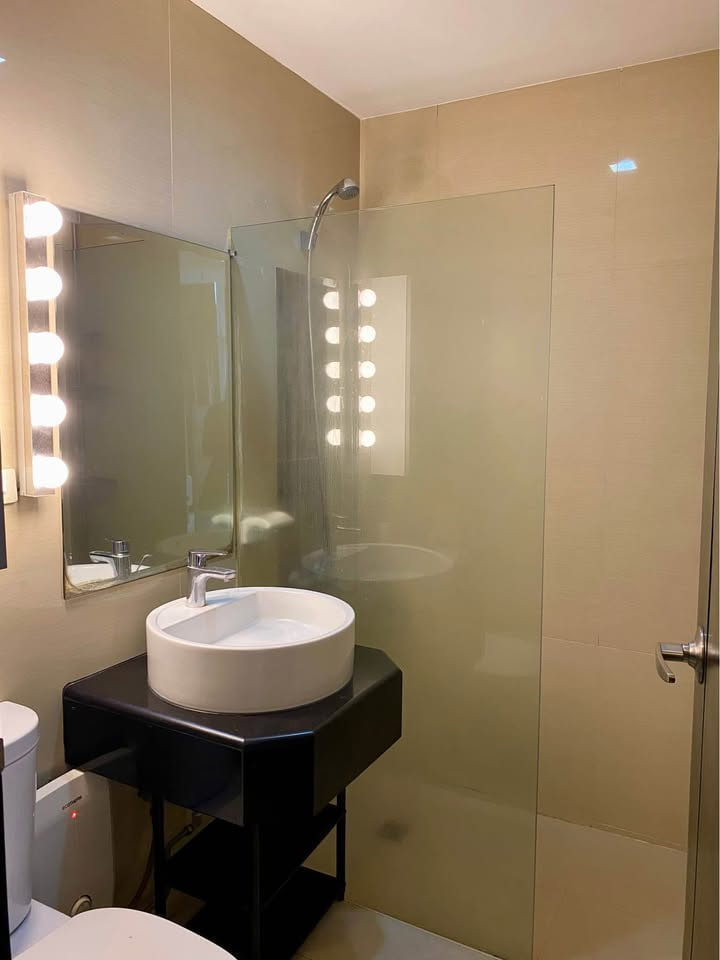 ONE CENTRAL CONDOMINIUM