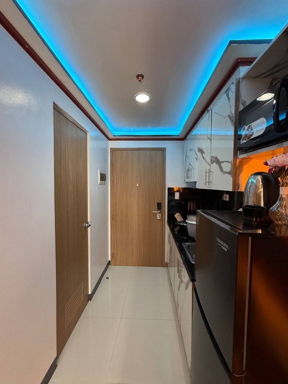 Condo For Rent in Legazpi Village