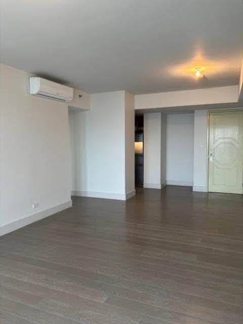 Apartment For Sale in Rockwell