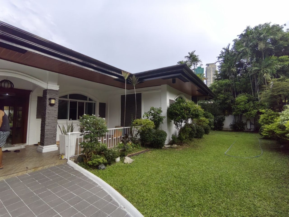 Villa For Rent in Urdaneta