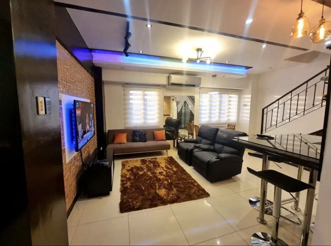 Apartment For Rent in McKinley Hill