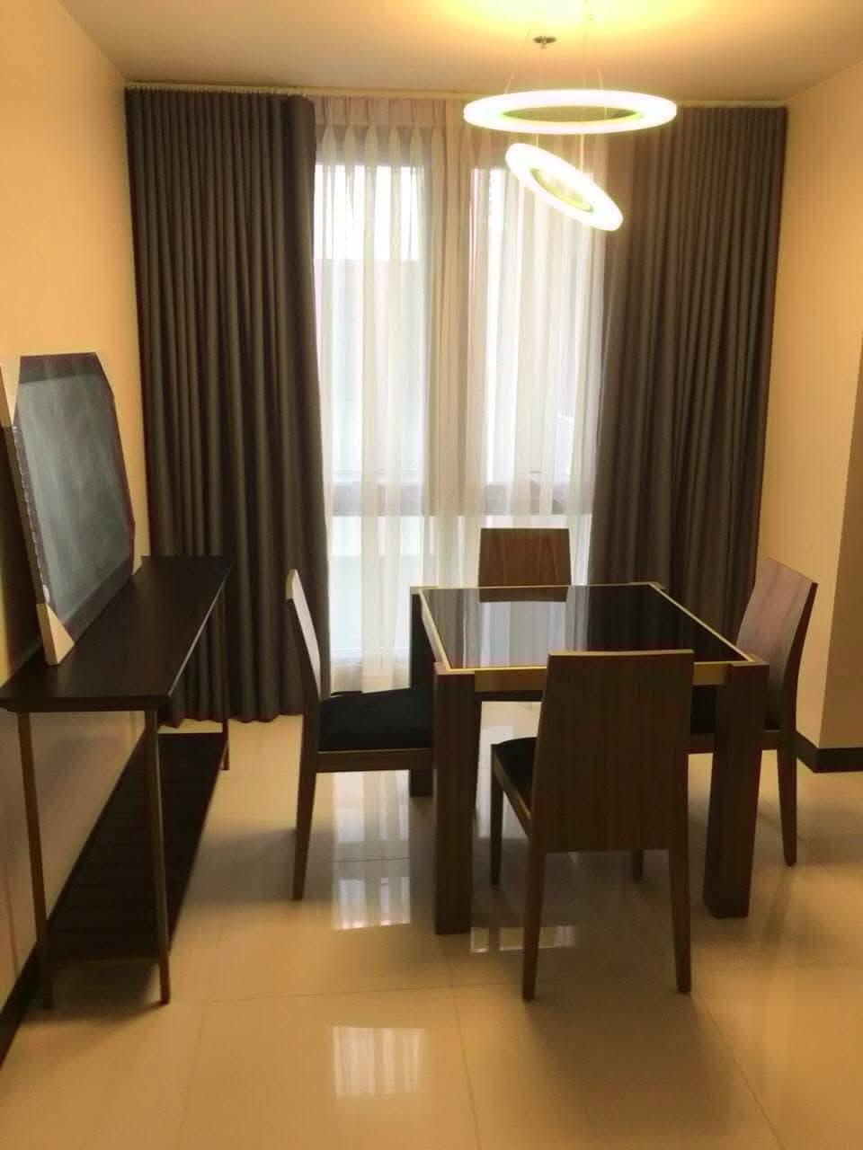 Condo For Sale in Legazpi Village