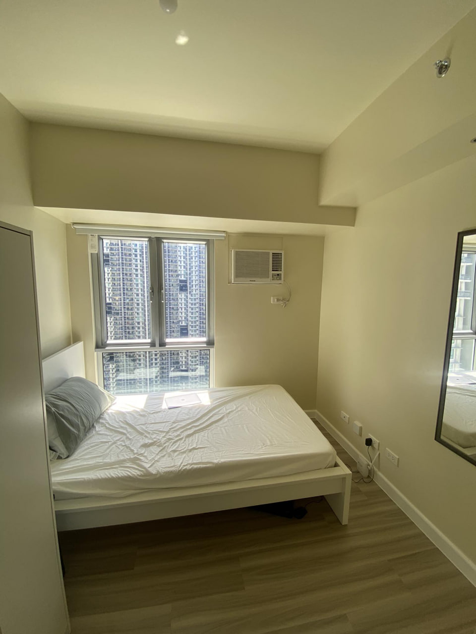Condo For Rent in Highway Hills