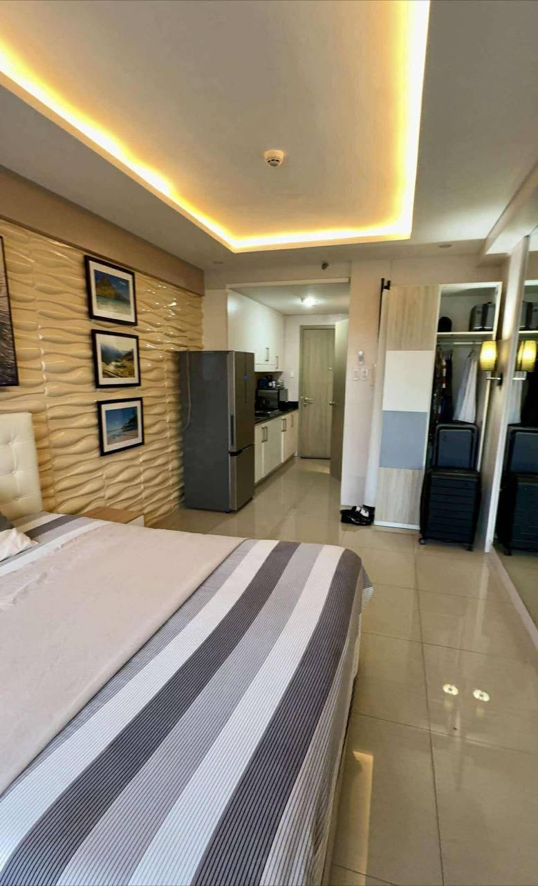 SHORE RESIDENCE