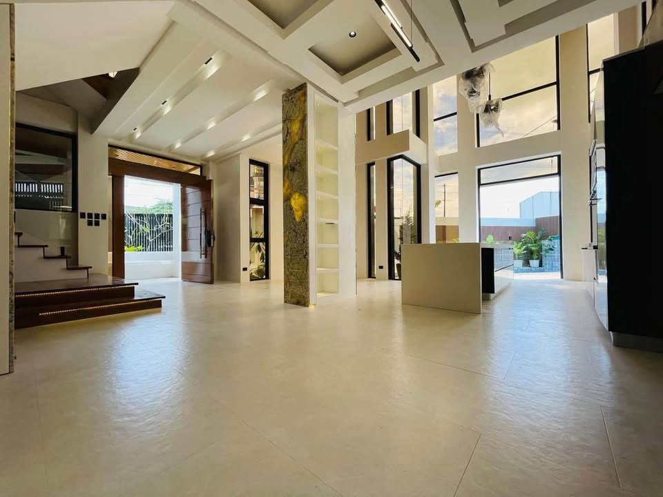 GREENWOODS EXECUTIVE VILLAGE