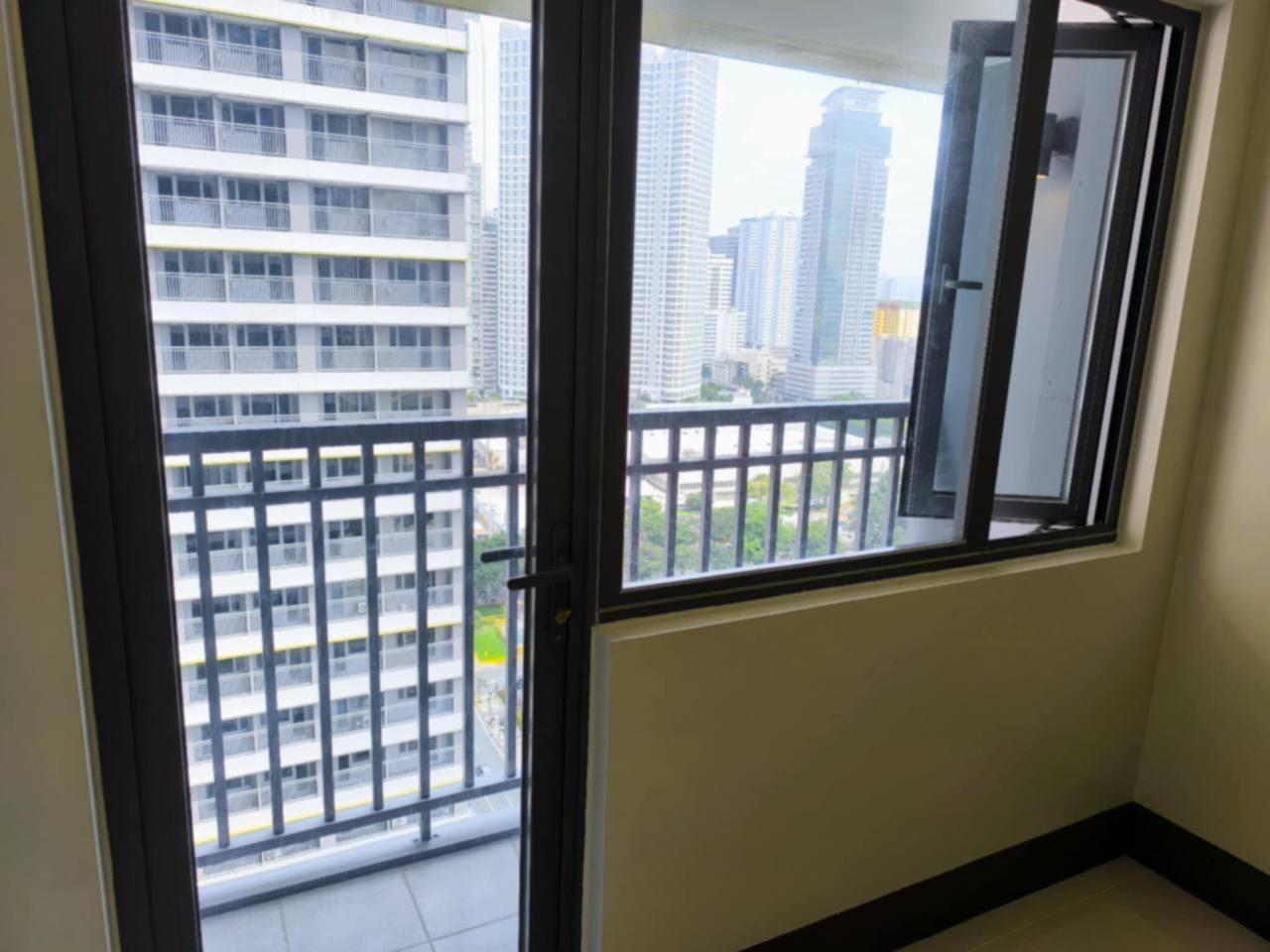 Apartment For Sale in Highway Hills