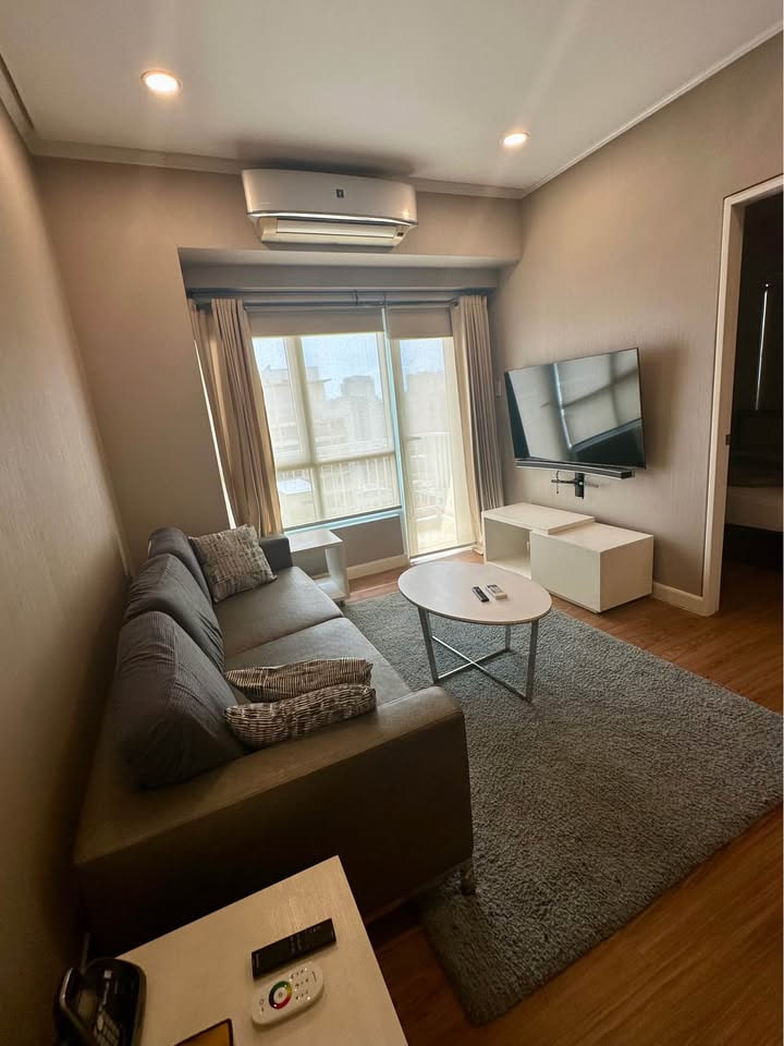 Condo For Rent in Legazpi Village