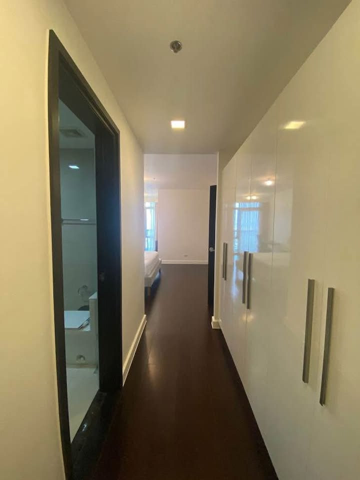 East Gallery Place