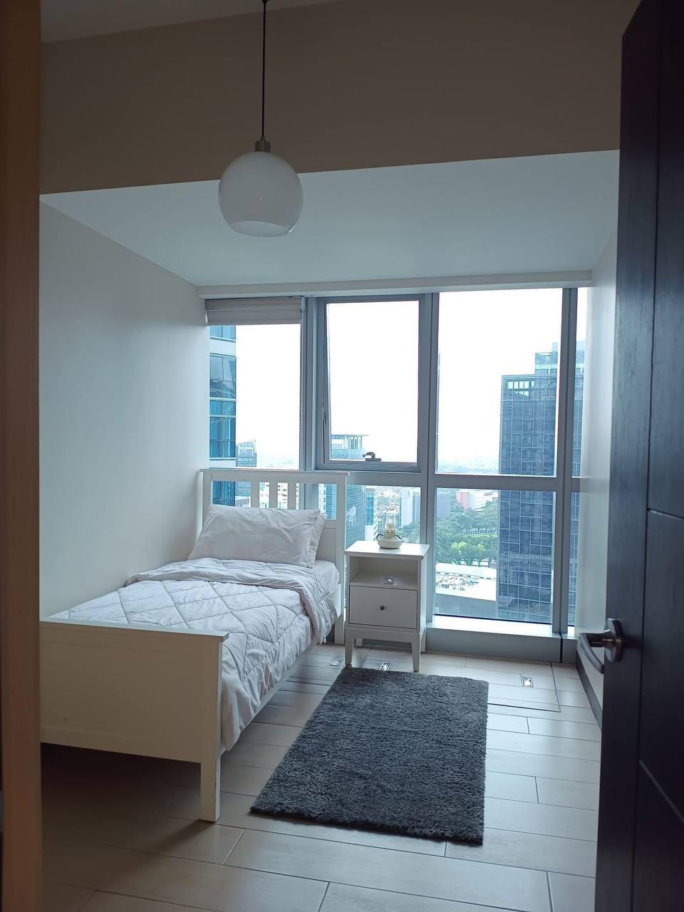 UPTOWN PARKSUITES