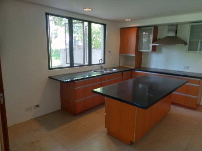 LANGKA ST AYALA ALABANG VILLAGE