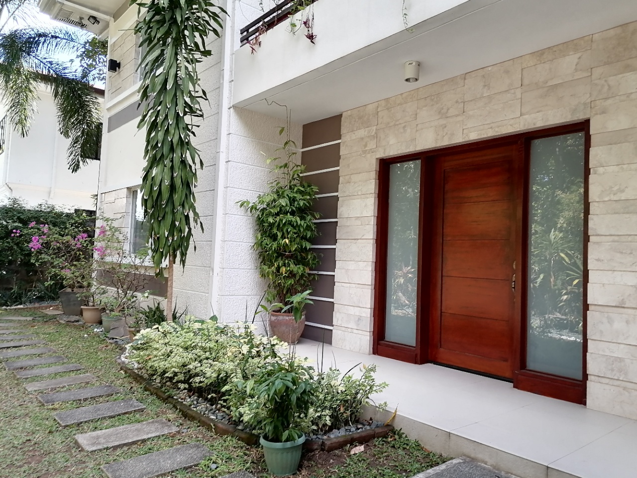 Villa For Rent in Dasmariñas