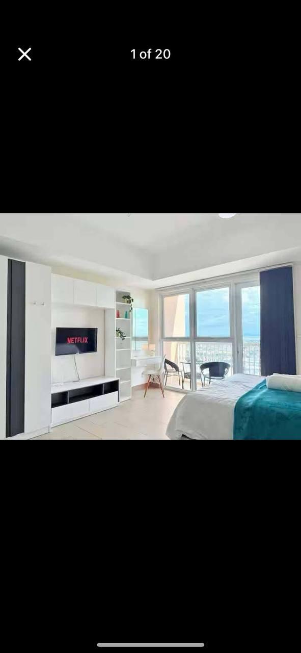 Apartment For Sale in McKinley Hill