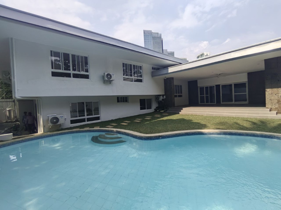 URDANETA VILLAGE MAKATI