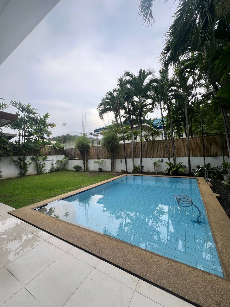 CALATAGAN ST AYALA ALABANG VILLAGE