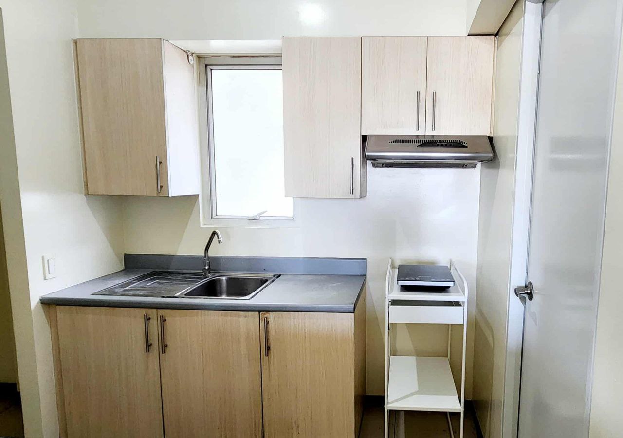 Condo For Rent in Legazpi Village