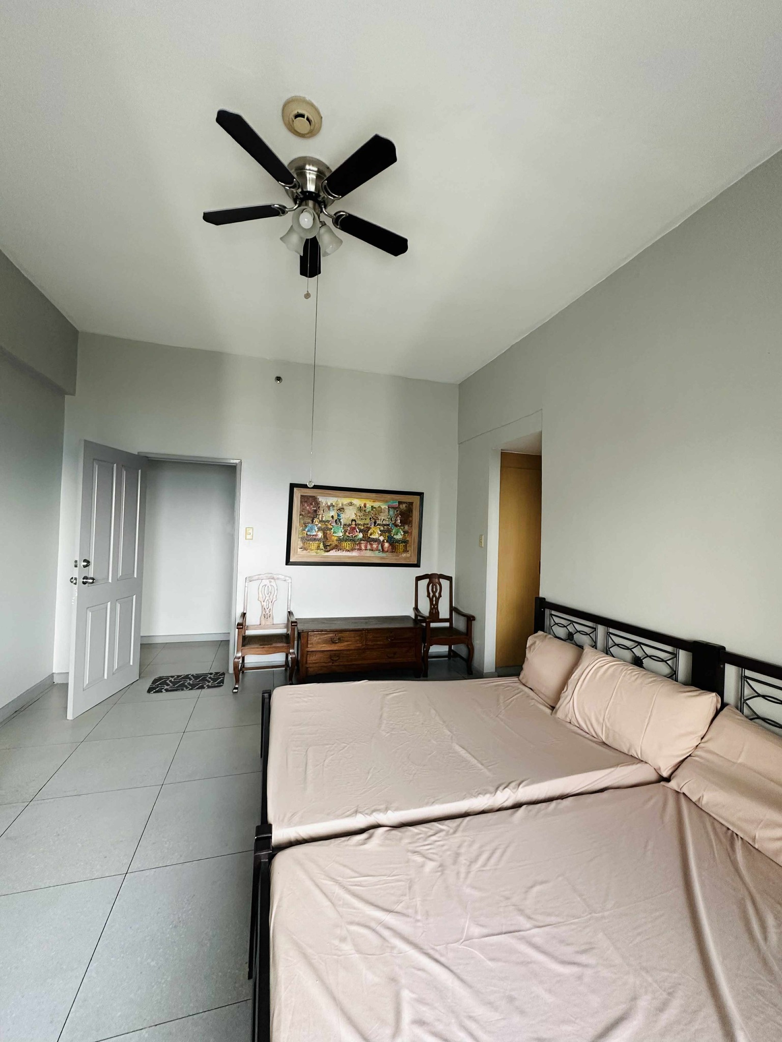 Condo For Rent in McKinley Hill