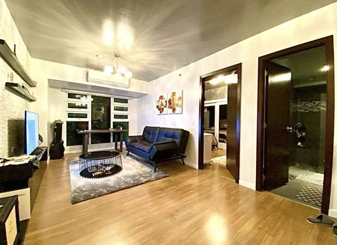 Apartment For Sale in Legazpi Village
