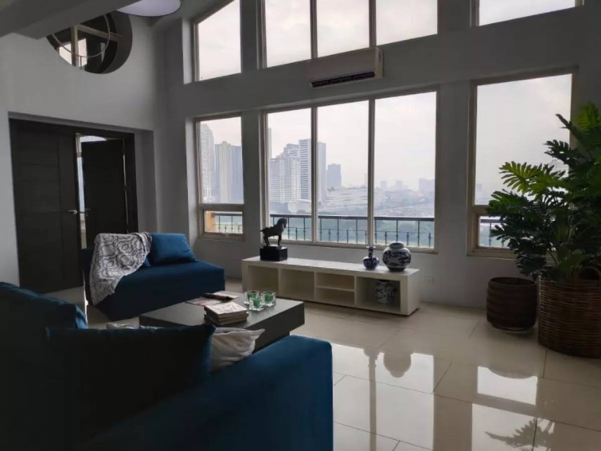 Apartment For Rent in McKinley Hill