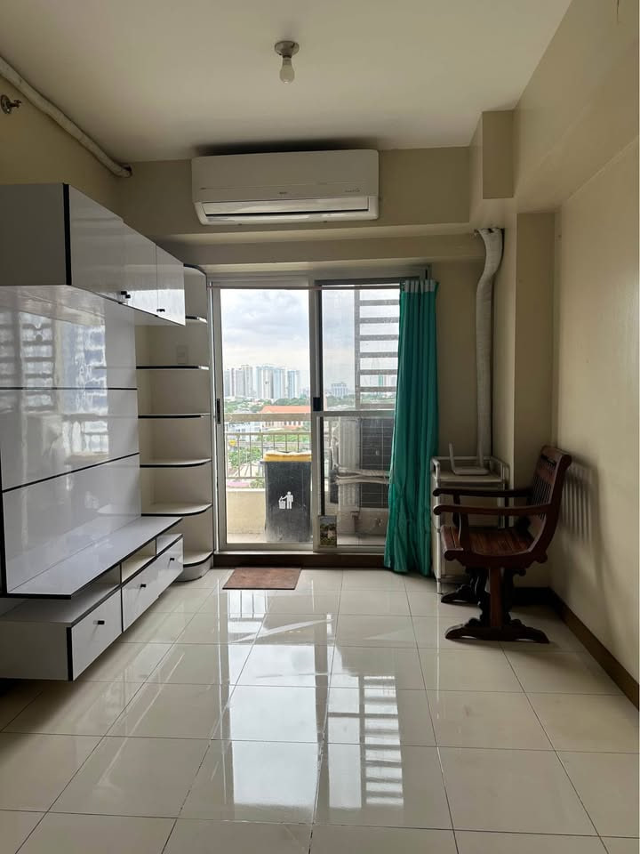 One Castilla Place