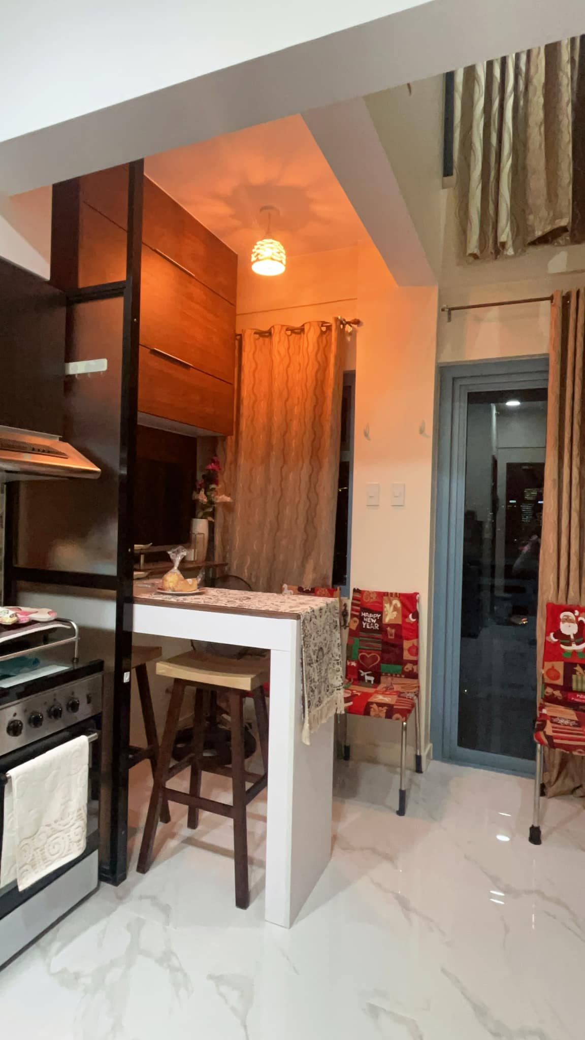 Condo For Sale in Legazpi Village