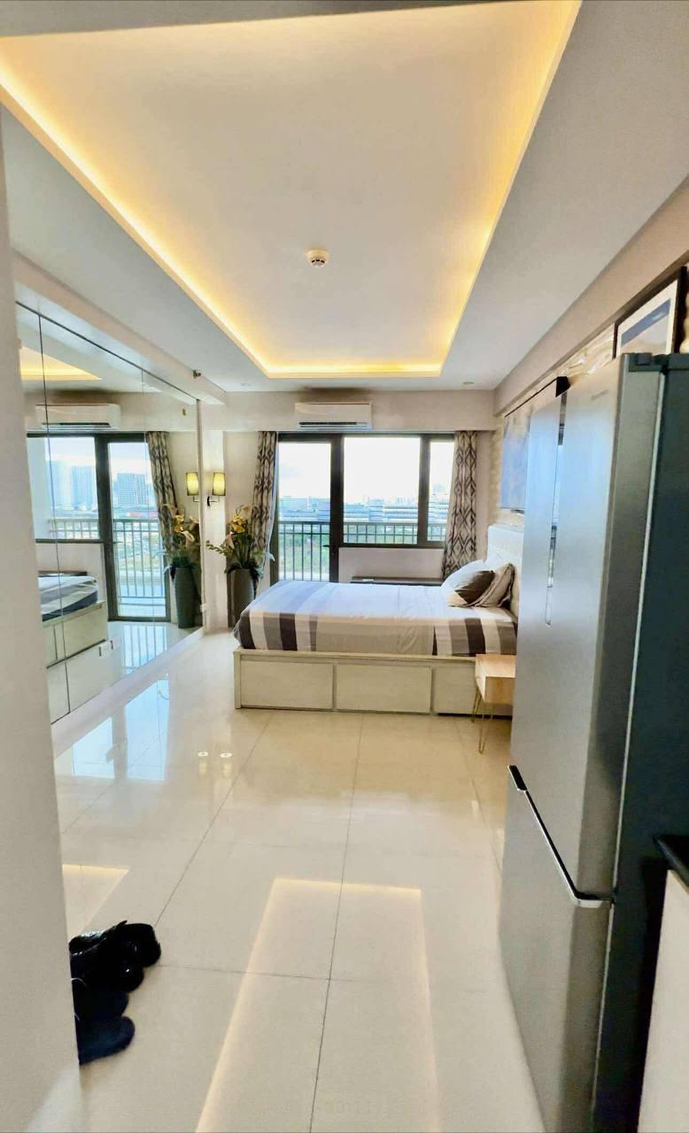 SHORE RESIDENCE